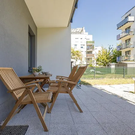 Apartment Beautiful With Terrace, Garden And Parking Close To The Airport In By Renters