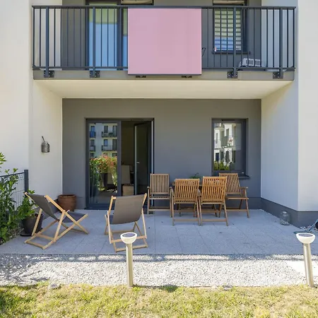 Beautiful With Terrace, Garden And Parking Close To The Airport In By Renters Warschau