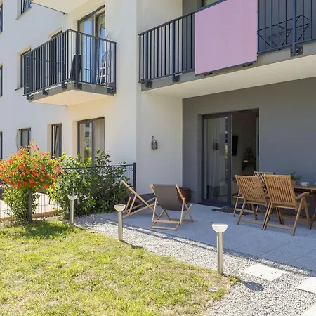 Beautiful With Terrace, Garden And Parking Close To The Airport In By Renters * Warschau