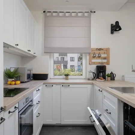 Beautiful With Terrace, Garden And Parking Close To The Airport In By Renters