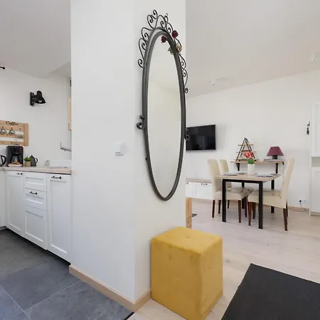 Beautiful With Terrace, Garden And Parking Close To The Airport In By Renters Apartment