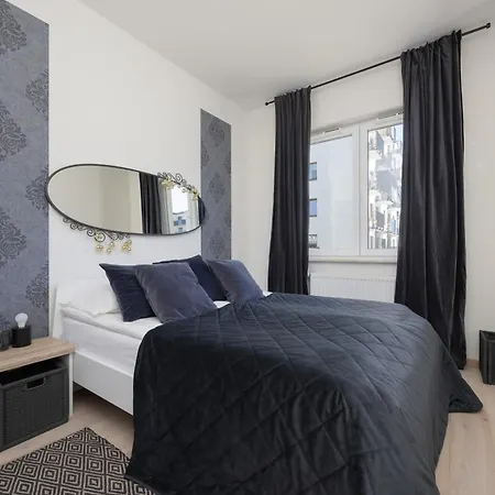 Beautiful With Terrace, Garden And Parking Close To The Airport In By Renters شقة